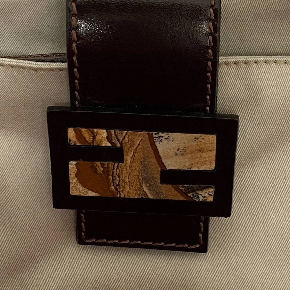 Authentic Fendi cream baguette shoulder bag - Picture 6 of 6